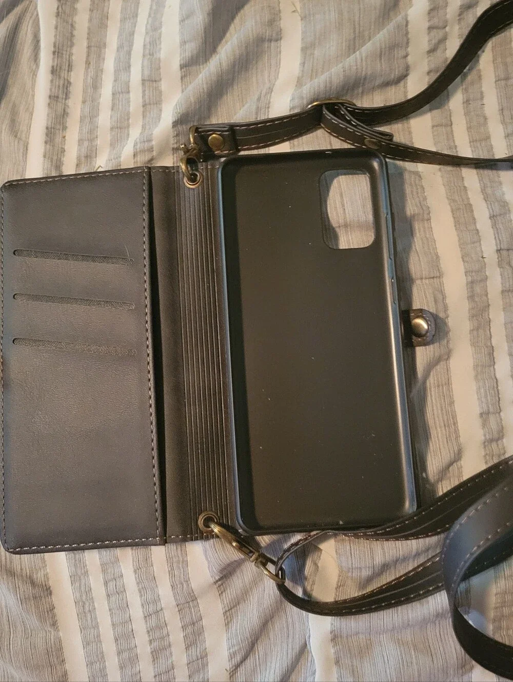 CaseMe Crossbody Phone Wallet in Black With Shoulder or Wrist Strap